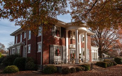 A GRACIOUS HOME FOR THE HOLIDAYS