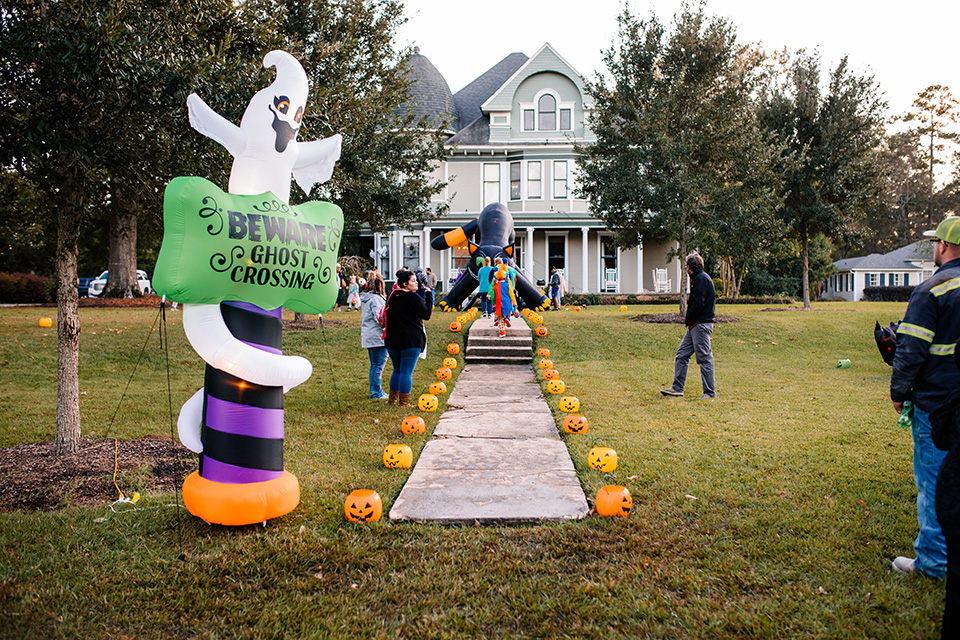 HAUNTED HALLOWS EVE